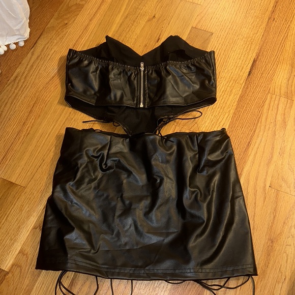 ICON leather lace up two piece - Picture 6 of 9